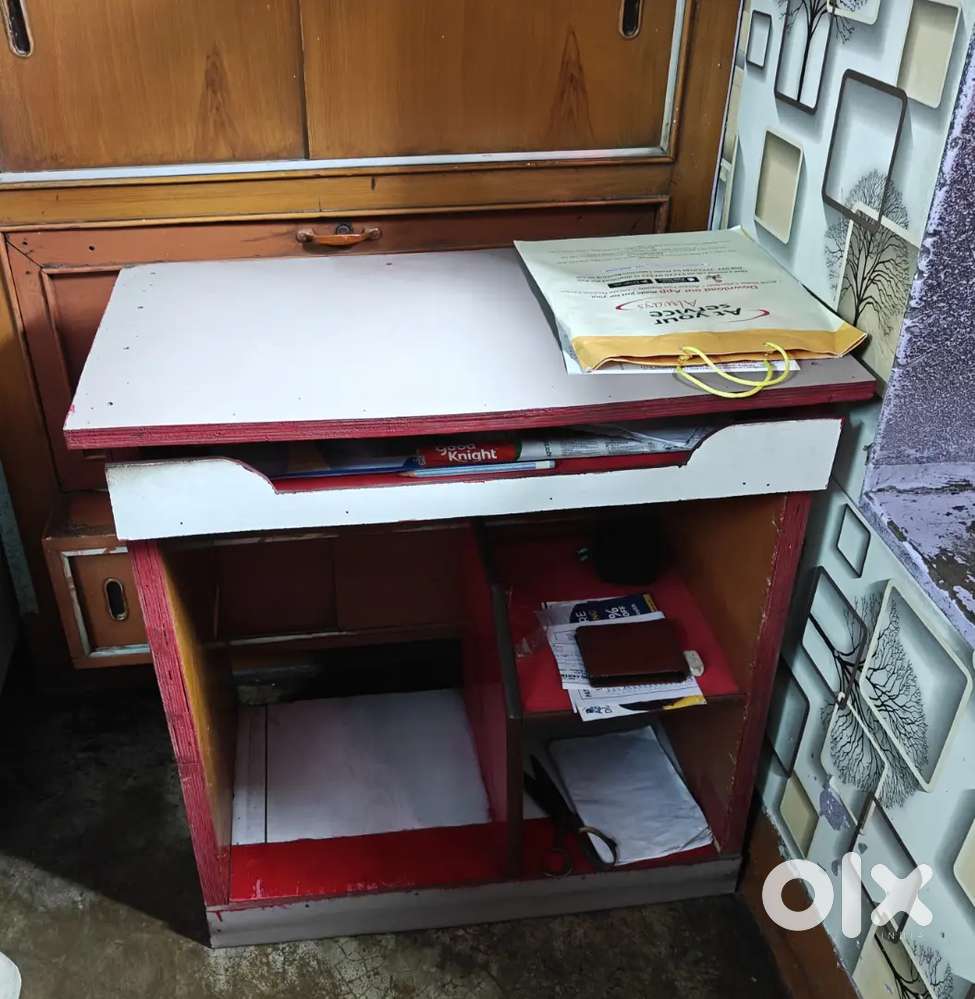 Computer Table for sale