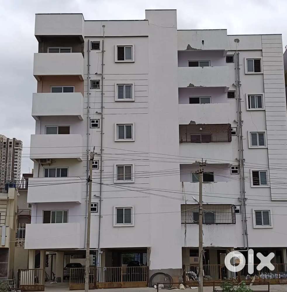 Ready to Move flats available.