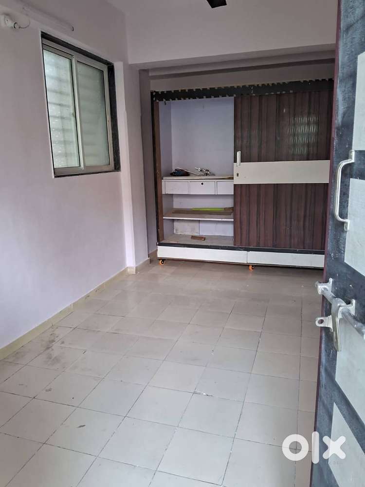 Spacious 1 RK for Rent in Prime Location