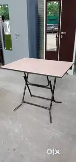 Folding table