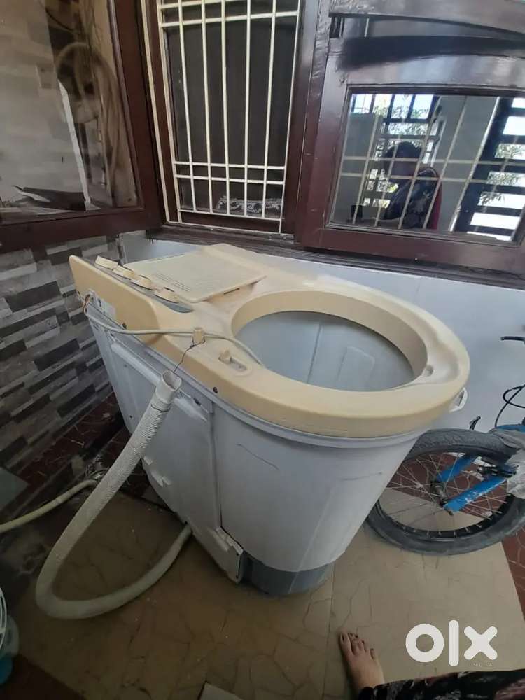 Whilepool Semi Automatic Washing Machine