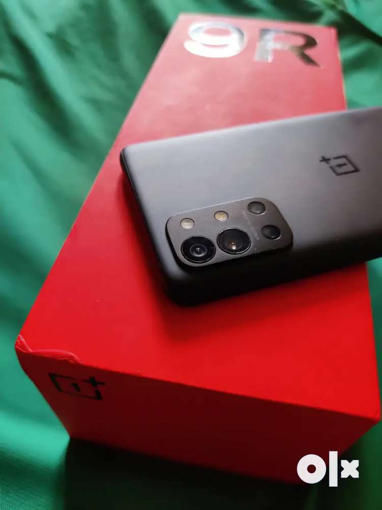 OnePlus 9R 5G 8/128gb black with bill box and charger available.