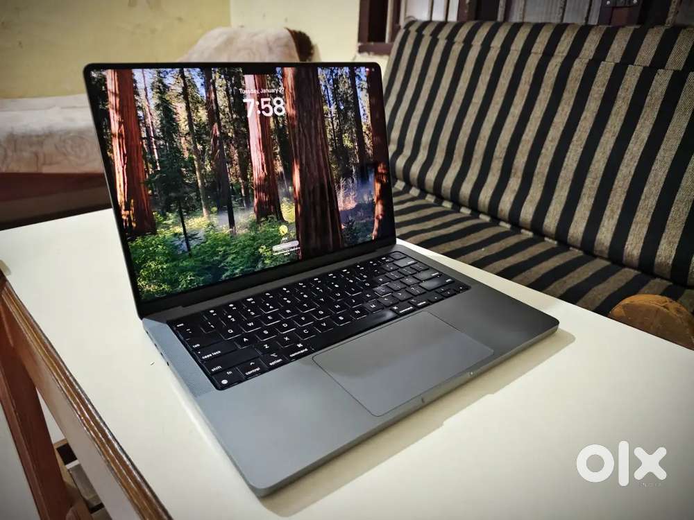 MacBook pro M1 pro 2021 A2442 14 inch , 16gb ram , 512gb ssd neat