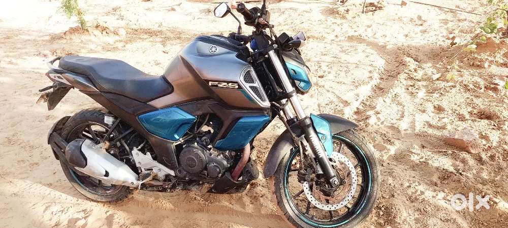 Selling yamaha fzs