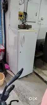LG 220 litter capacity single door fridge proper working condition
