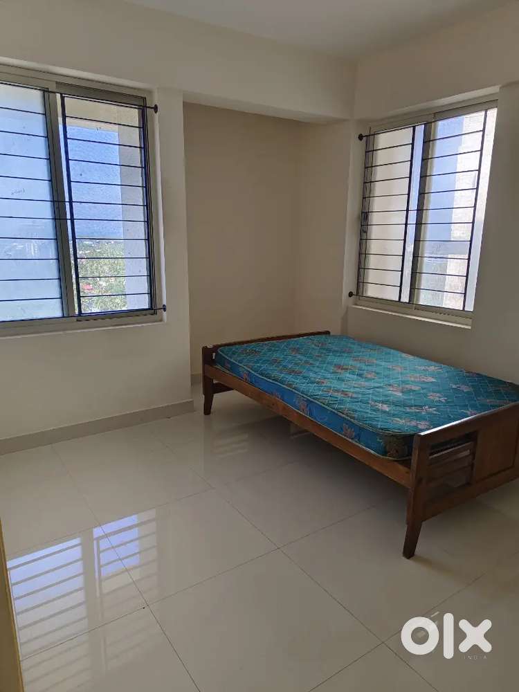 Single room available for rent for female near phase 3 and ust