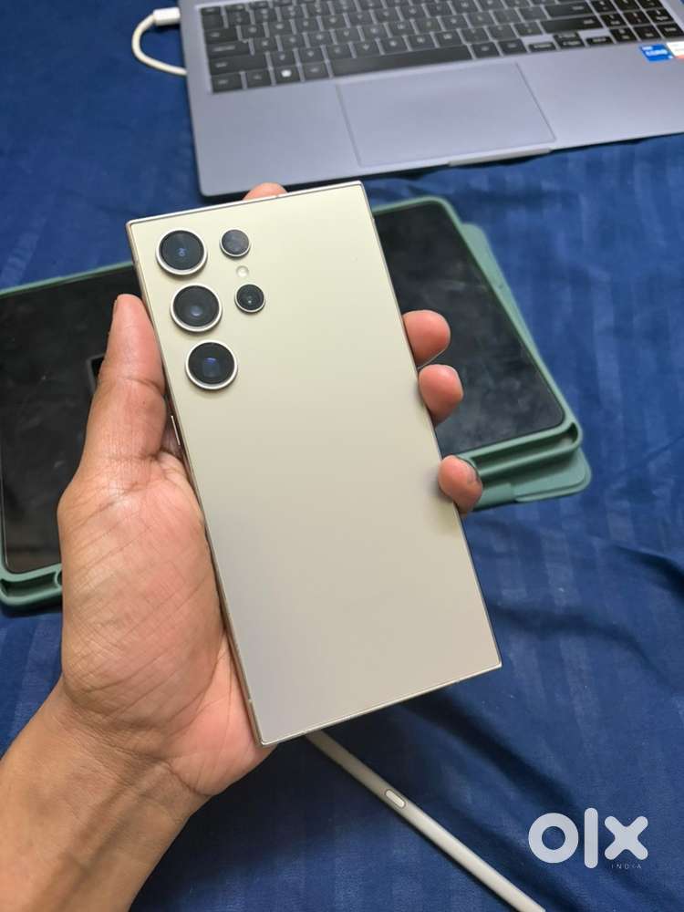 Samsung S24 Ultra 256GB Titanium Grey  Pristine  Spigen Covers