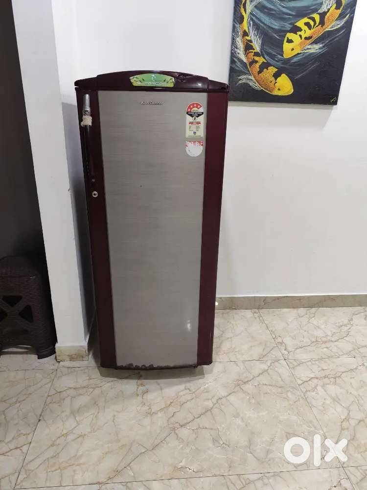 225 liters Kelvinator refrigarartor in very good condition.