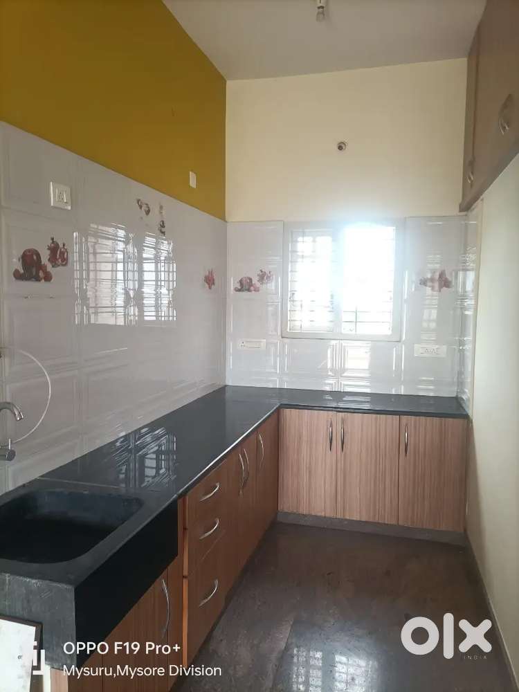 20/30 1 BHK house for rent second floor house near Vivekanand circle