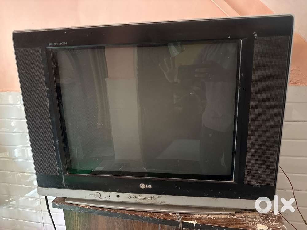 LG Flatron color TV