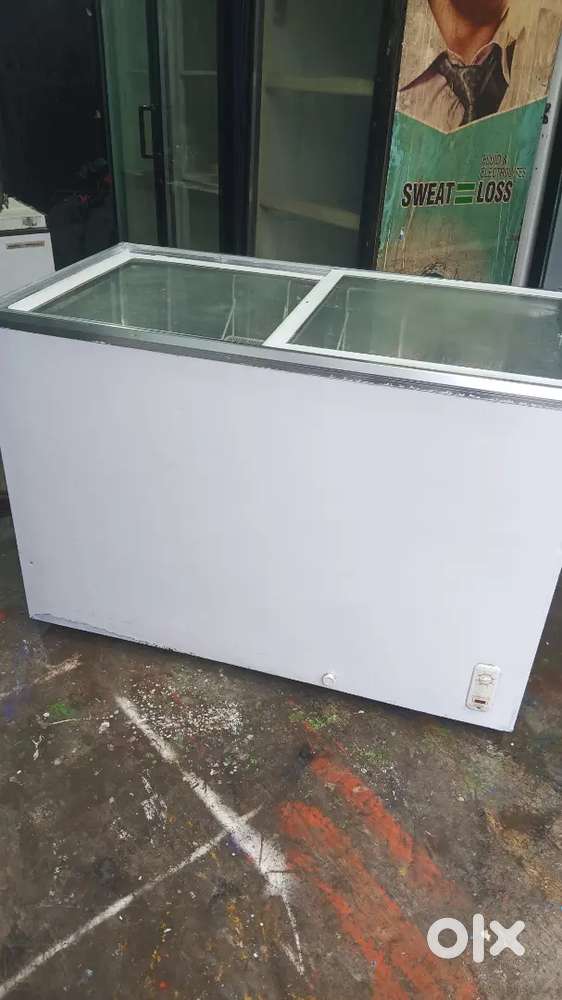 BLUE STAR 400 L DEEP FREEZER GOOD WORKING