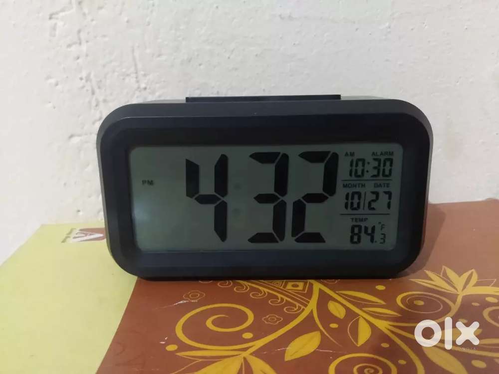 Digital table clock