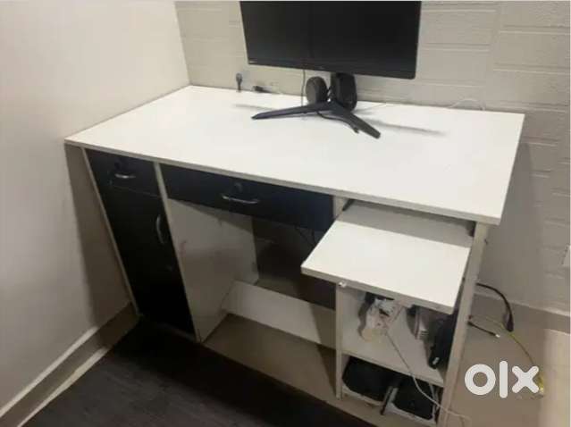 Computer / Study Table