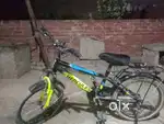 yah Hercules ki pro3.0 hai stunt bike Hai ismein Ek carrier hai