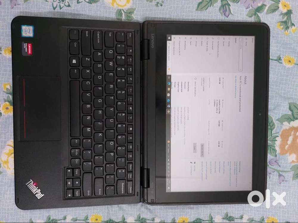 Touchscreen Display, Mint condition Lenovo Yoga laptop