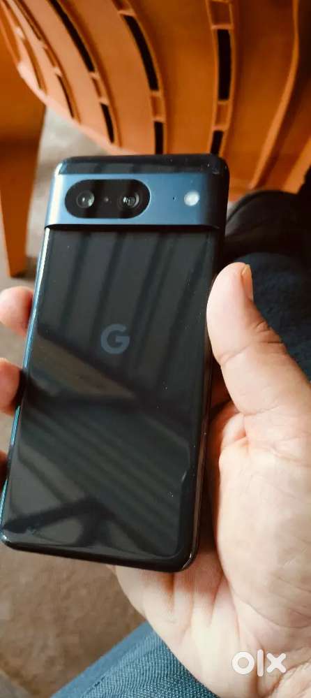 Google pixel 8 in very good condition with all accessories