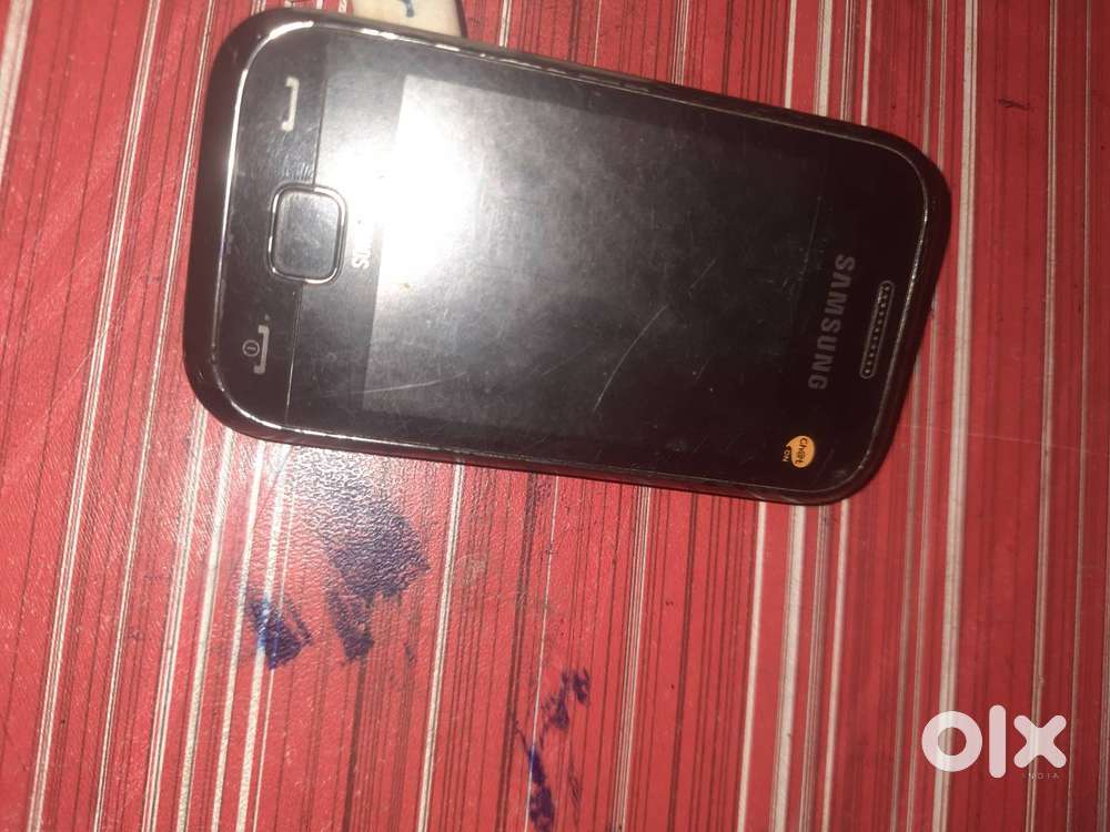 This is samsung galaxy gt deluxe dual