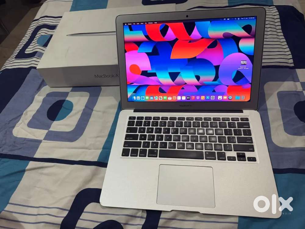 Less used MacBook Air 13inch i5 1.8ghz 8gbram 128gbSSD 6hrs btry 1.5gb