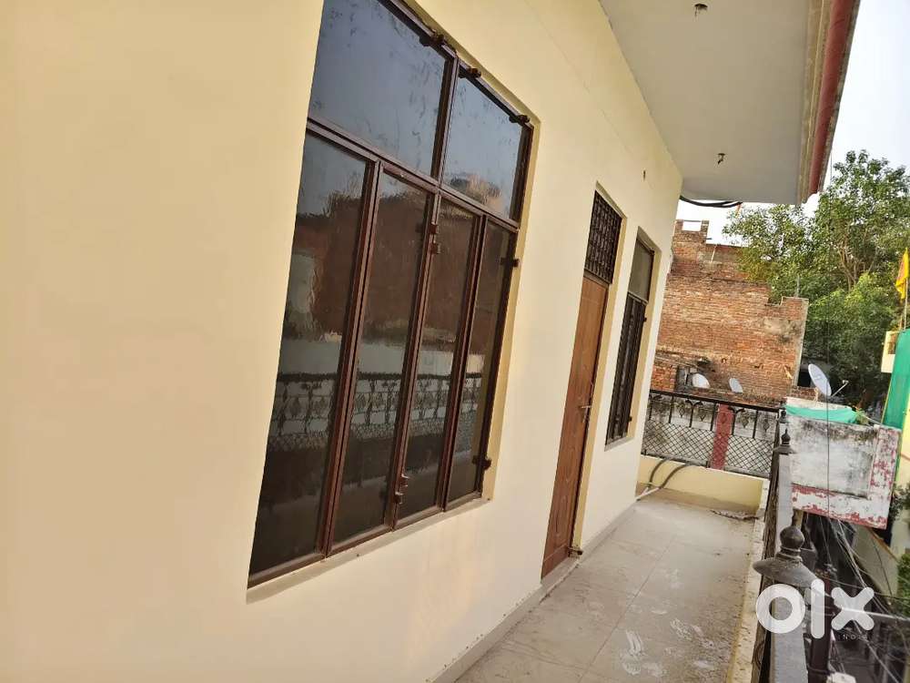 Seprate floor for rent