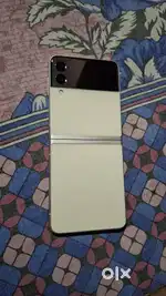Samsung galaxy flip 3