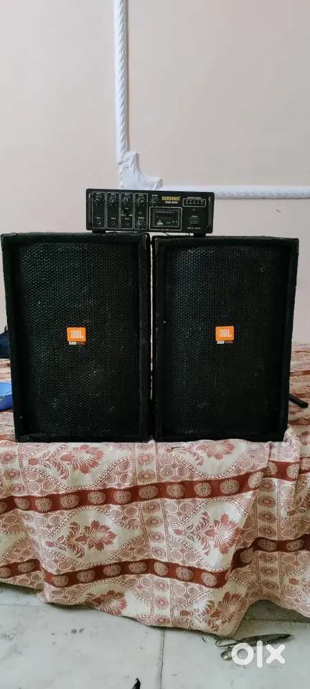 Music System Amplifier and Speakers