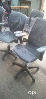Hamare yahan office chair uplabdh hai