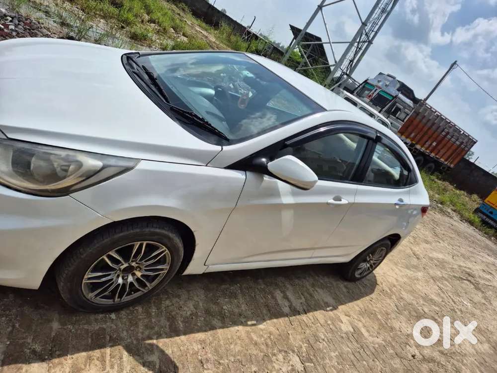 Hyundai Verna 2015