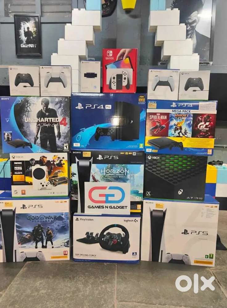 Playstation and nintento gaming products with latest games