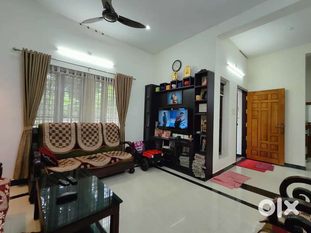 4BHK NEAR NALANCHIRA TRIVANDRUM RED BREAK USED CONSTRUCTIONS HOUSE