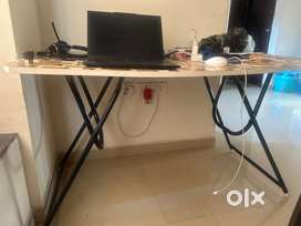 Good Condition Foldable Table for Sale – Great for Study or Work!