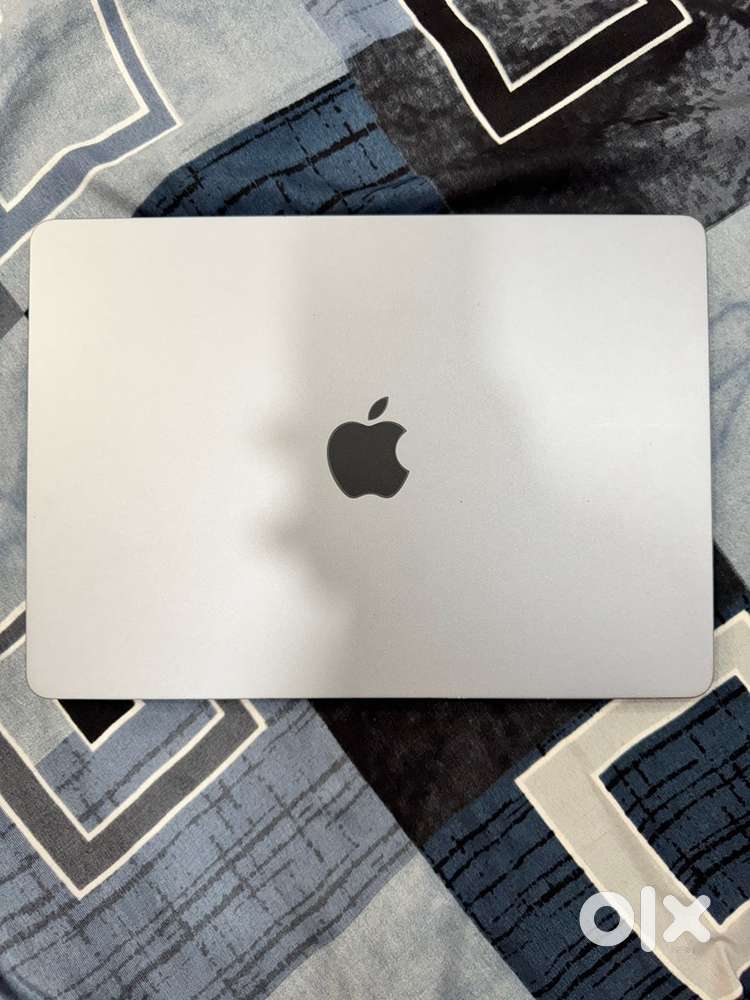 For Sale: Apple MacBook Air M3 (2024) 13 inch– Like New!