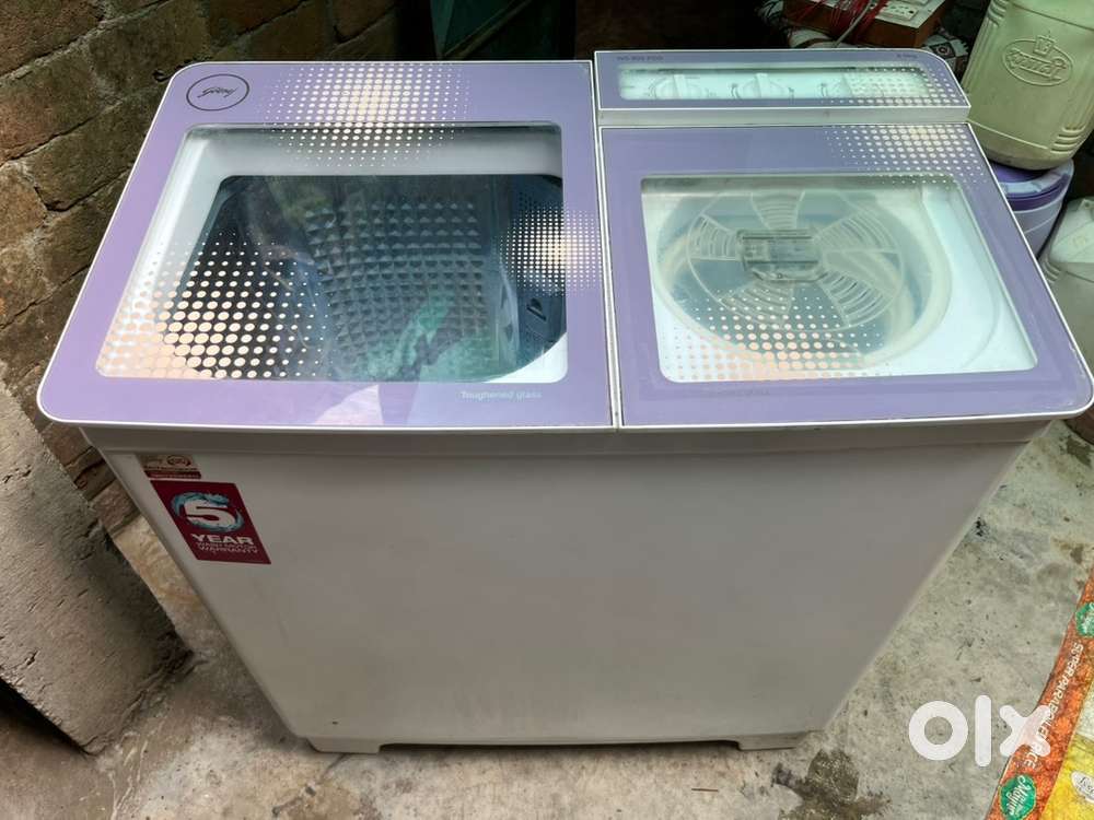 Godrej 8 .0 kg semi wasing machien veri good condition 2 year old