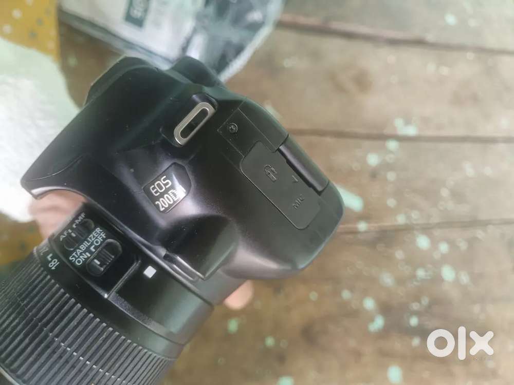 Canon EOS 200d