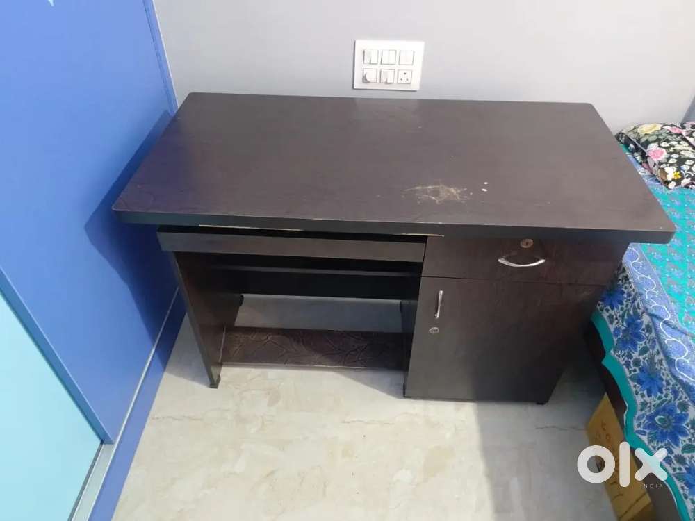 Computer / reading table