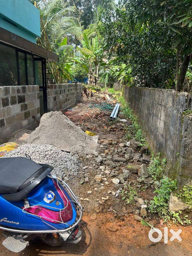 7,100 Sq.ft Roadside Square Plot on Enikara Road