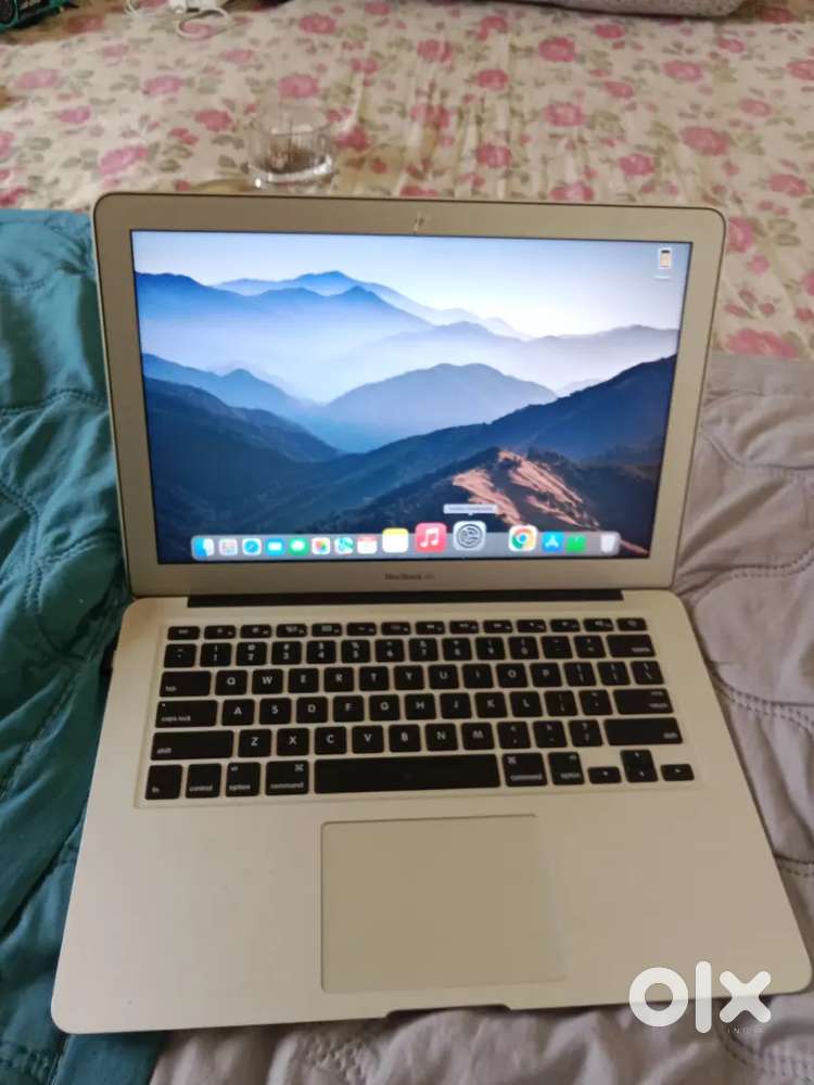 Aplle laptops  urgent sale 20000/-