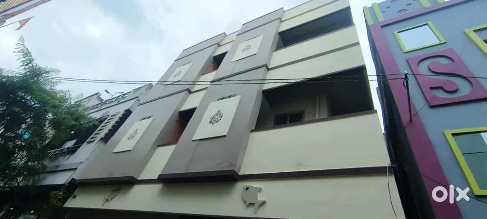 (ప్రతి నెల ఇరవై వేలురెంట్ వస్తుంది)మండపేట అతి తక్కువ ధర