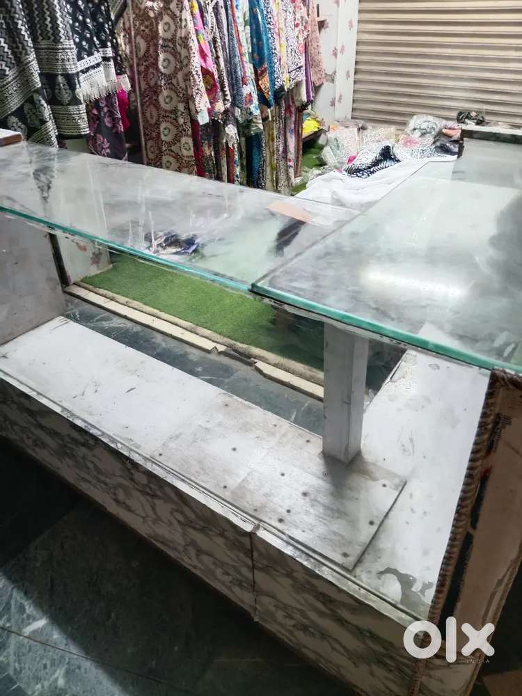Wooden counter good condition