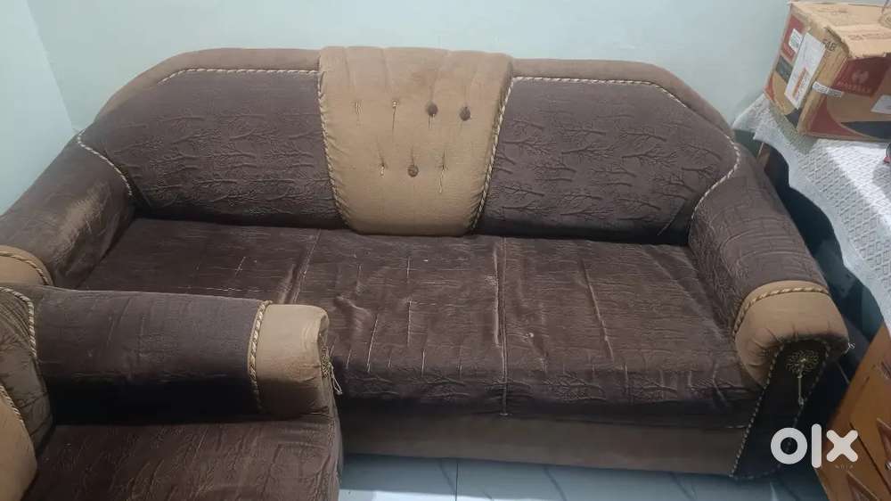 5 seater sofa with table