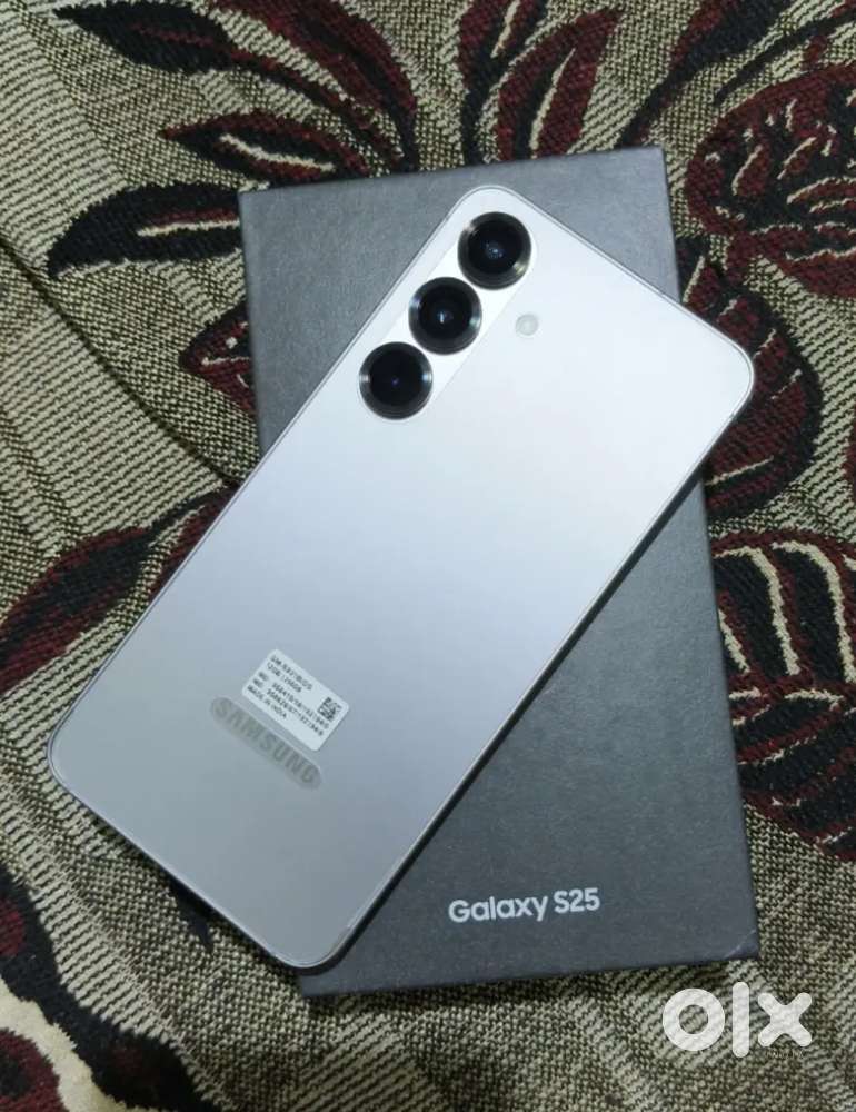 Galaxy S25. 12/256