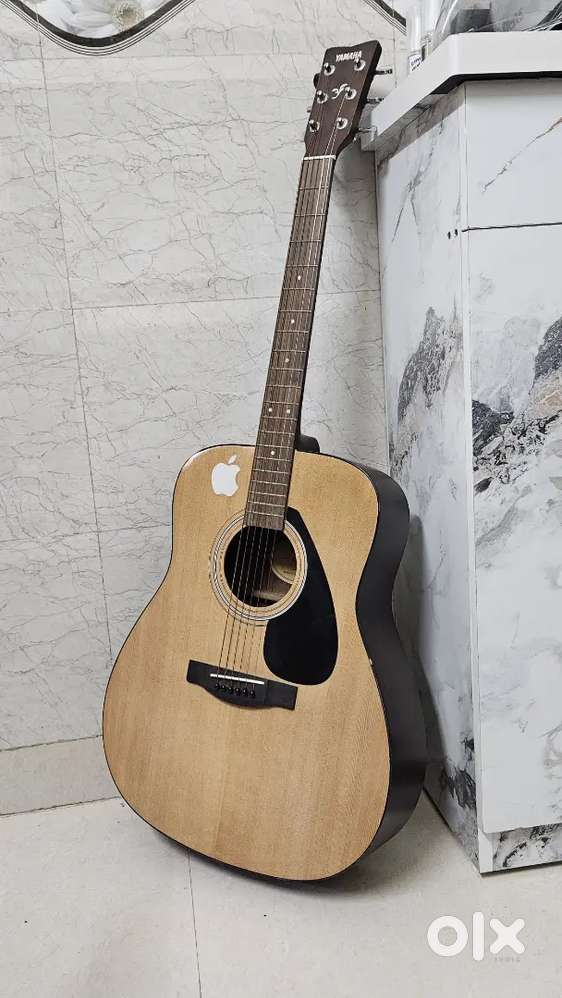 Yamaha F280 Guitar