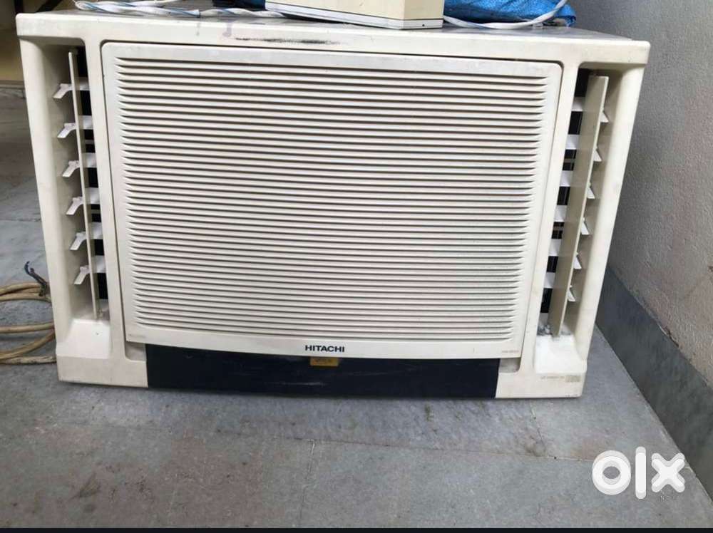 Hitachi 1.5 ton window