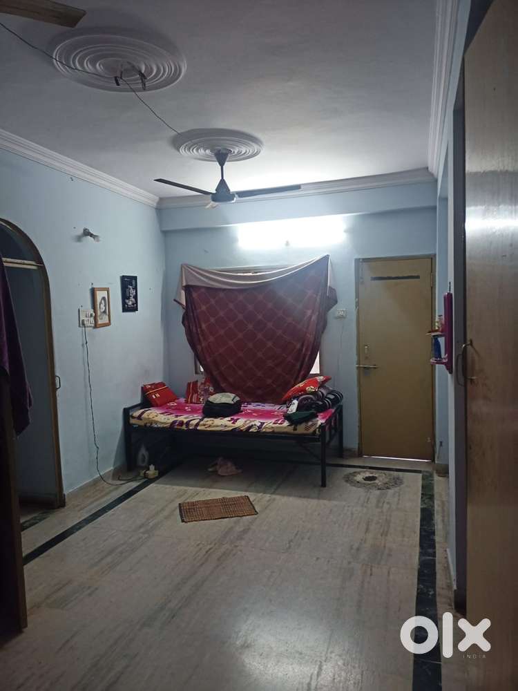 Female flatmate required