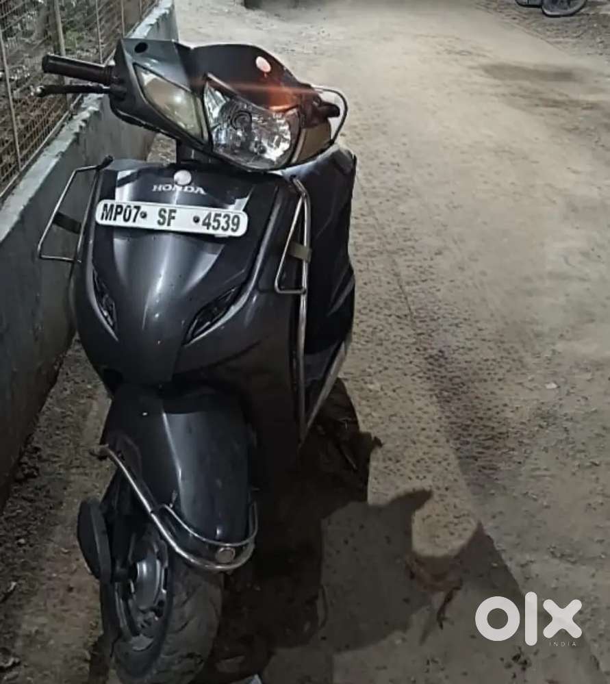 3G activa grey colour