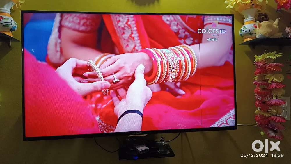 Lloyd 50 inch FHD LED TV is for sale.
