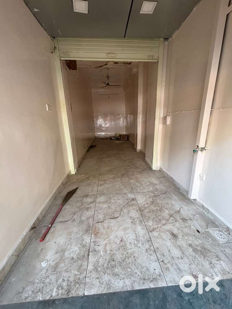 MAIN ROAD SHOP AVAILABLE FOR RENT