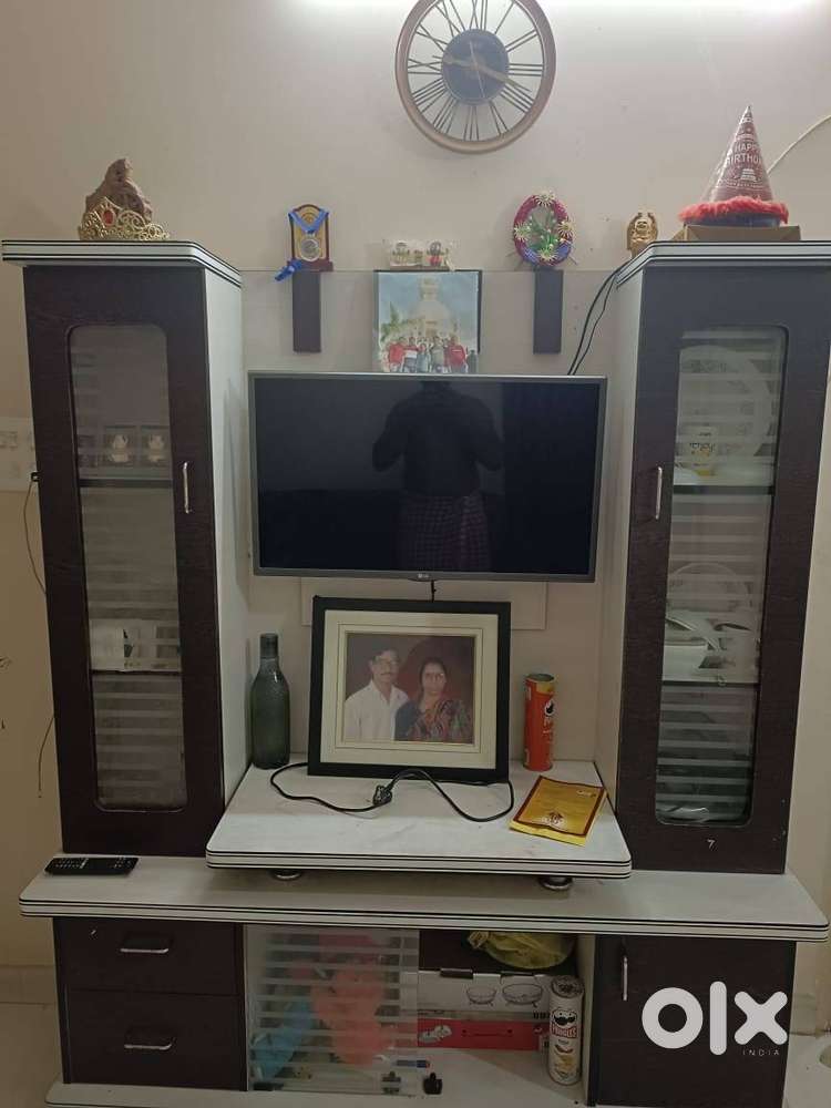 Beautiful, Good Looking Show Case cum TV Stand