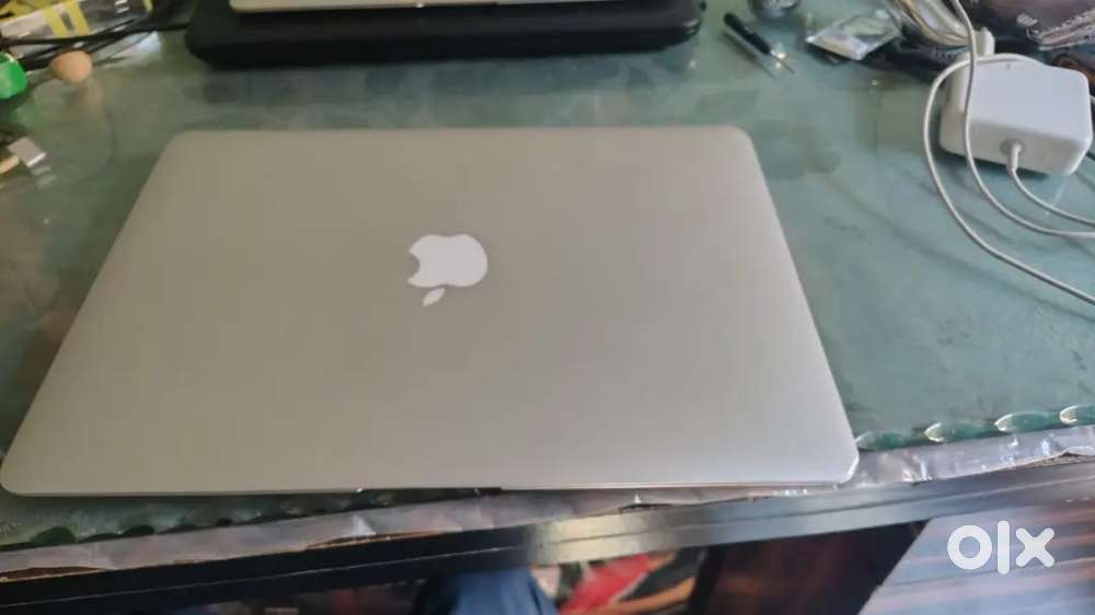Apple laptop
