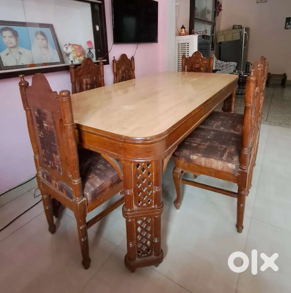 Dining table sagaun wood