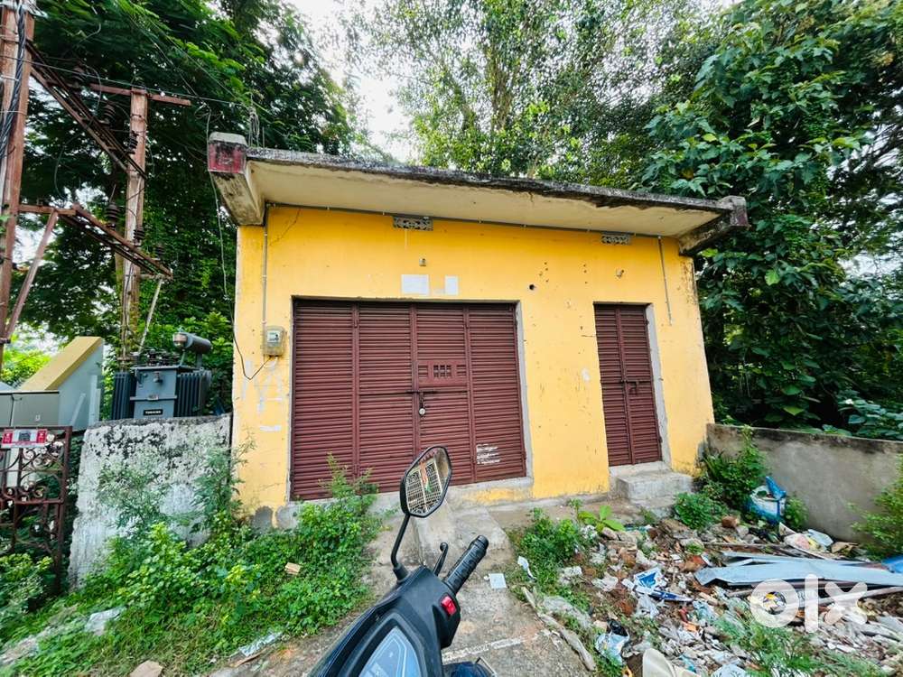 Store room for rent